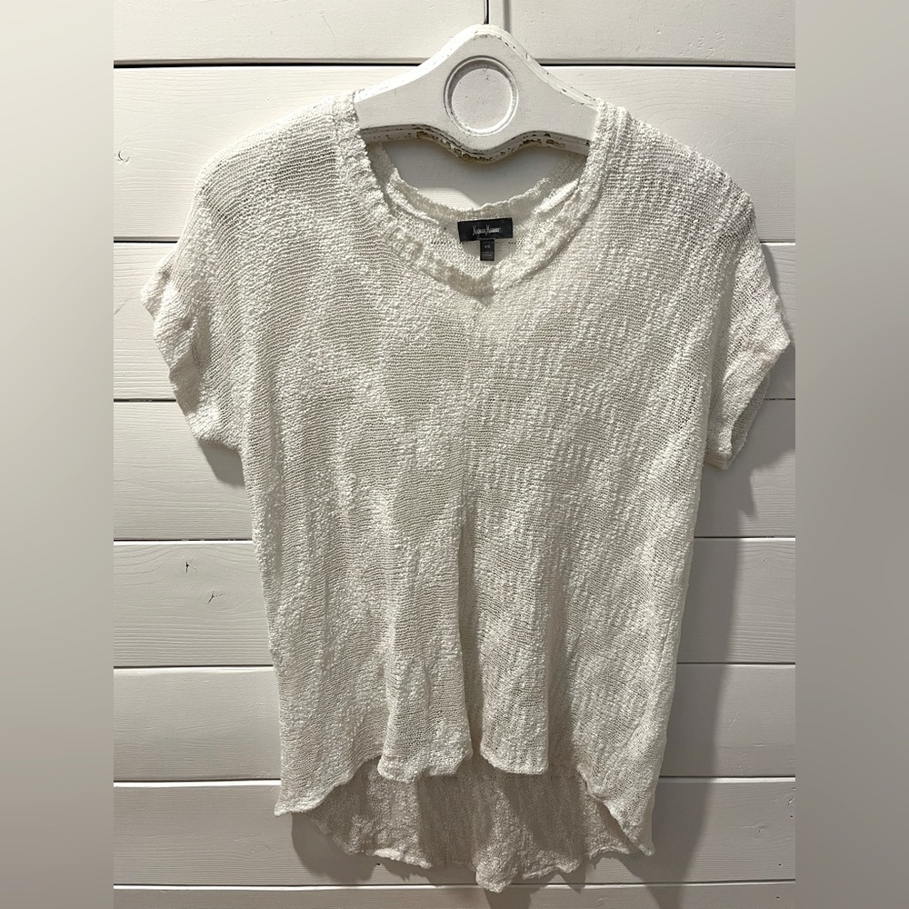 Neiman Marcus Cream Textured Knit Tee – Size XS